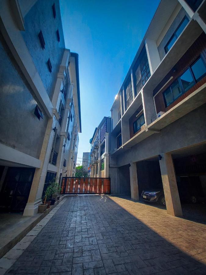 BURI Hotel And Hostel Chiang Mai Buitenkant foto