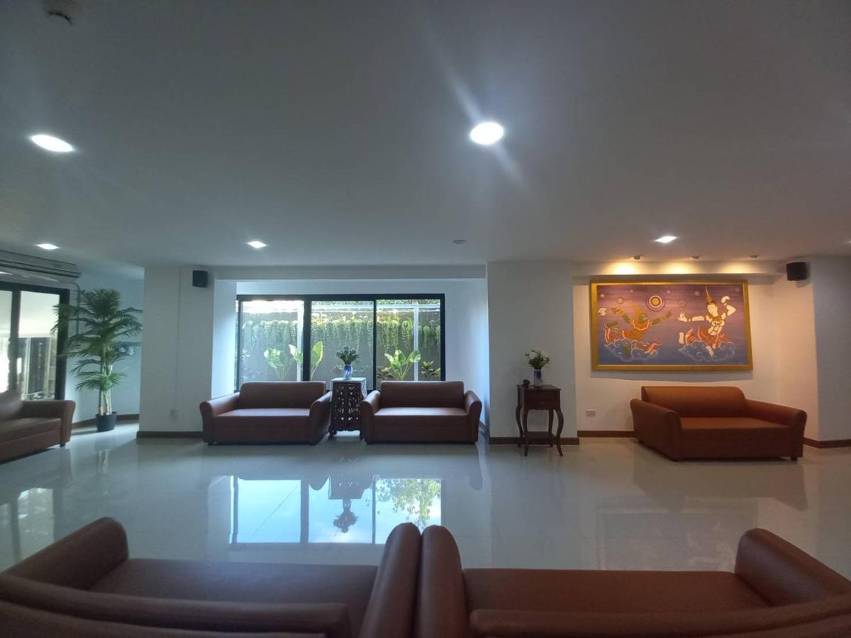 BURI Hotel And Hostel Chiang Mai Buitenkant foto