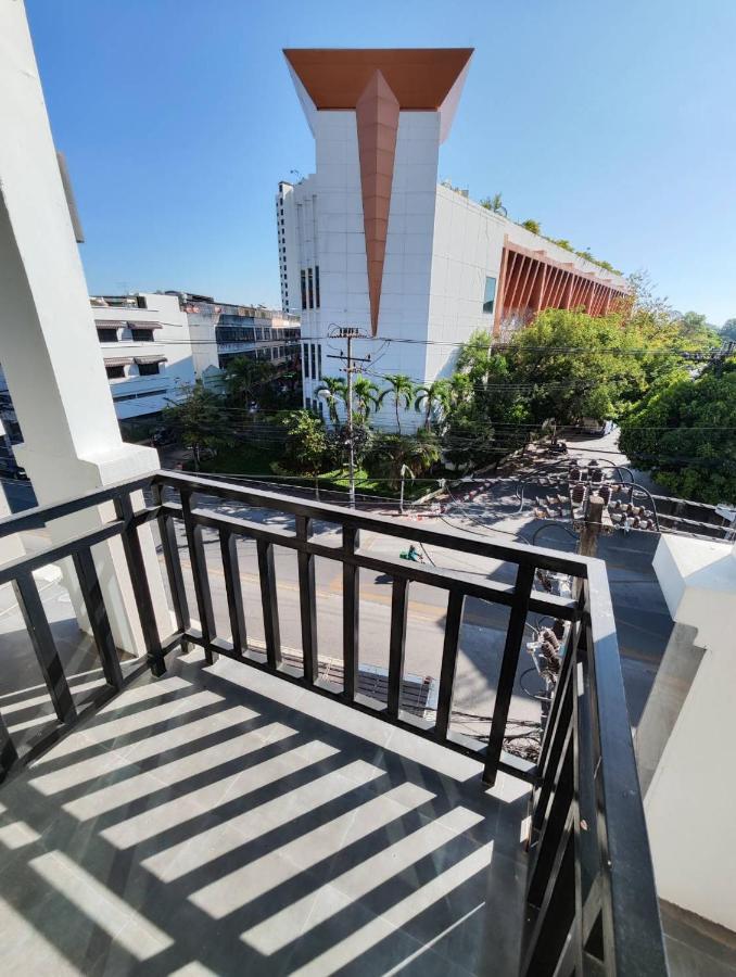 BURI Hotel And Hostel Chiang Mai Buitenkant foto