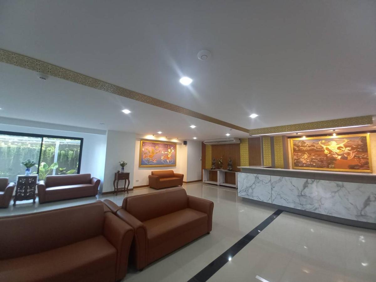 BURI Hotel And Hostel Chiang Mai Buitenkant foto
