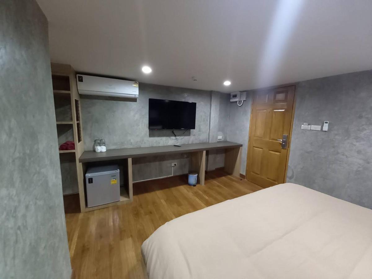 BURI Hotel And Hostel Chiang Mai Buitenkant foto
