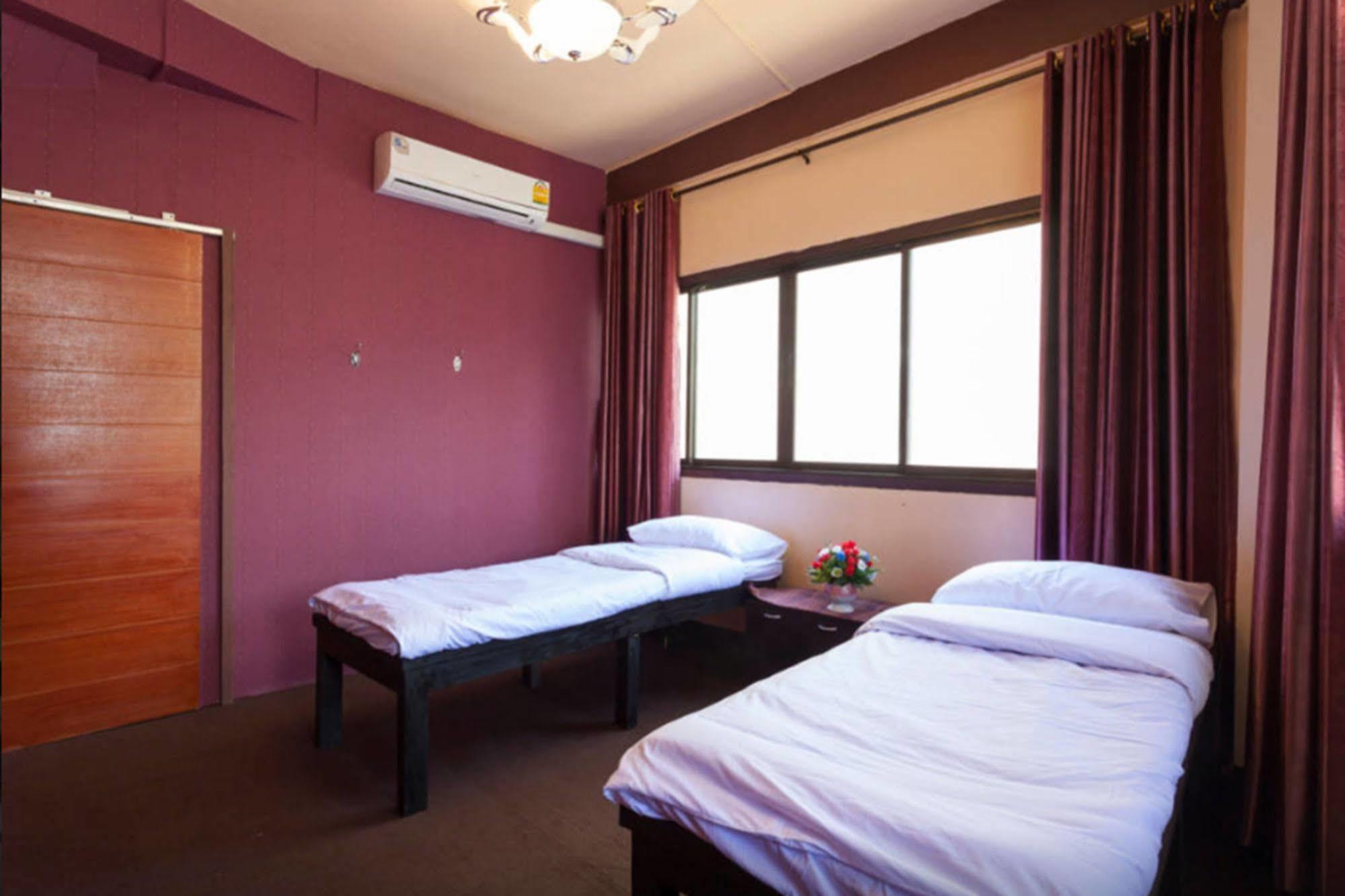 BURI Hotel And Hostel Chiang Mai Buitenkant foto